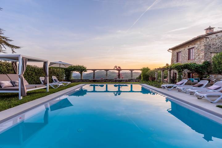 Villa with pool for 18 people, with garden in Lucca