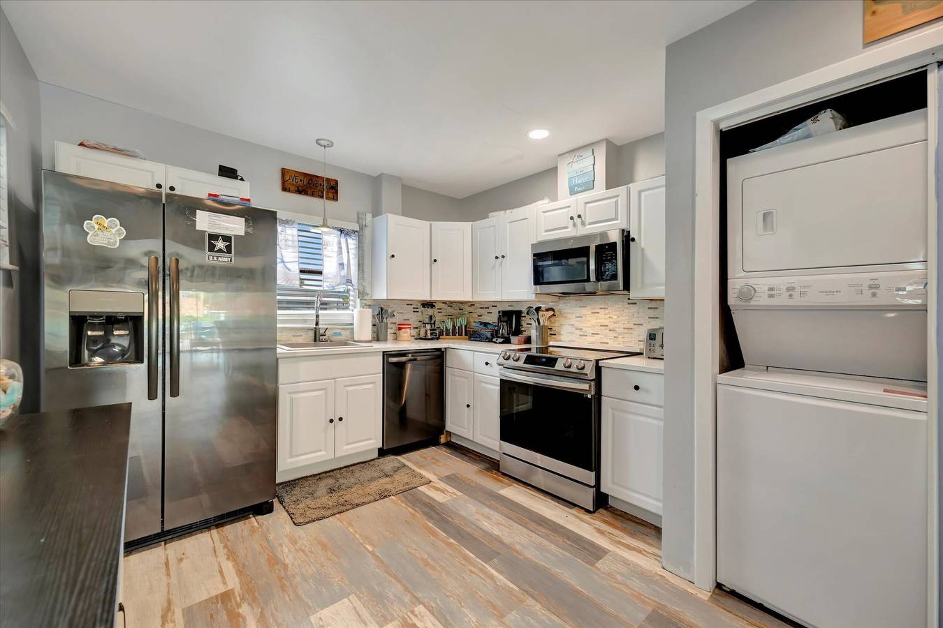 Apartamento entero, Dolphin Suite  2B Pet Friendly  Waterfront  Dock in Isle of Palms (Treasure Island), La isla del tesoro