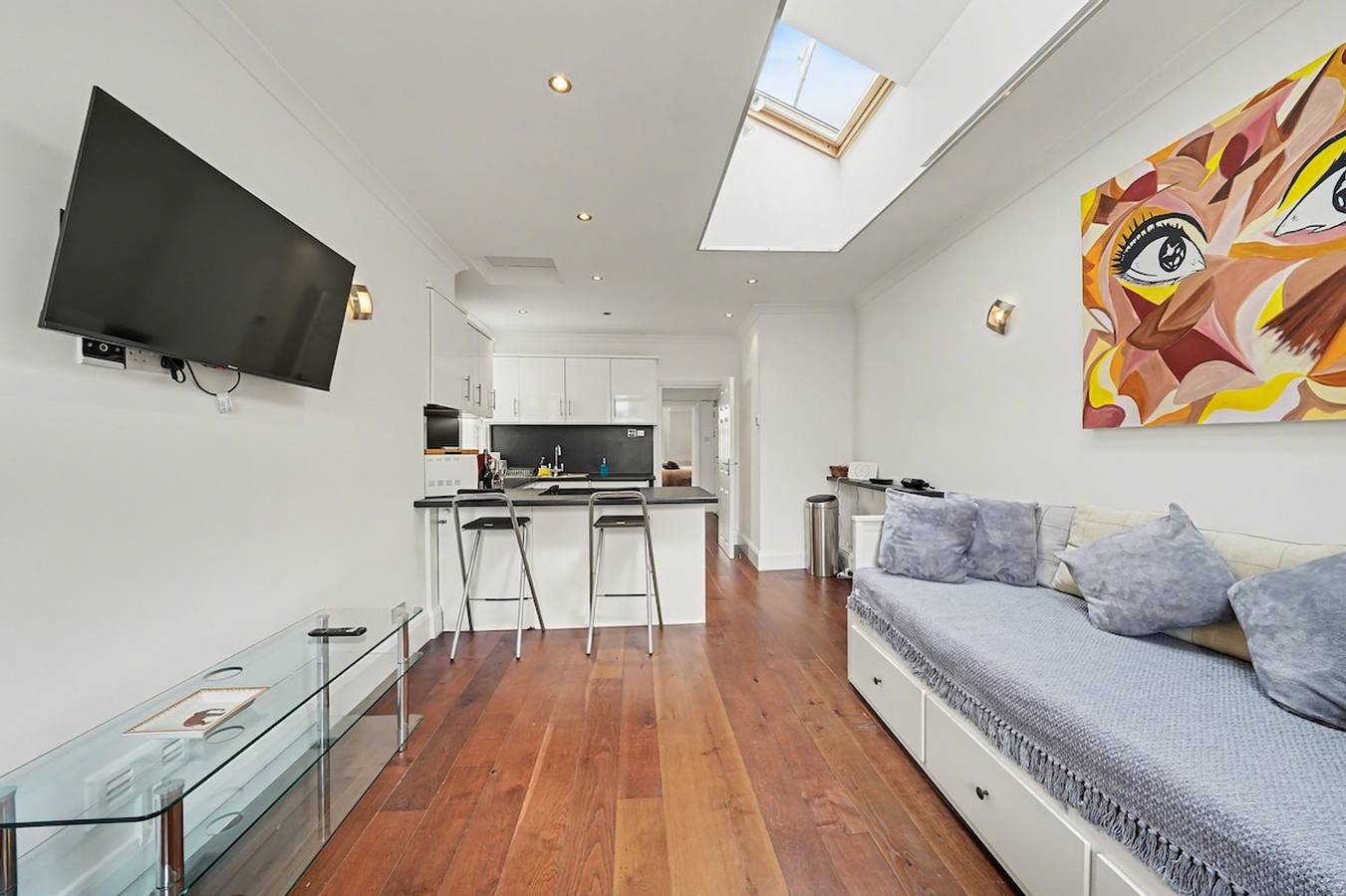 Entire apartment, 1 bed apt in the heart of London in Downtown, London