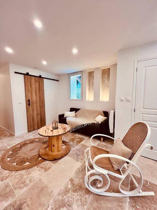 Two-Bedroom House in Dampsmesnil, Région de Les Andelys