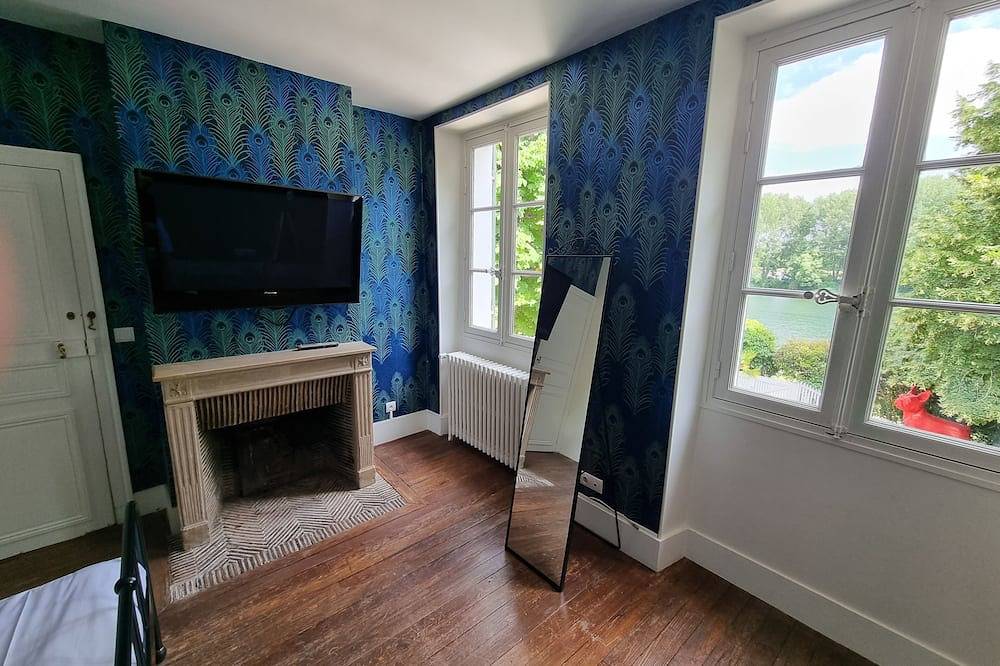 Beautiful house with pool, view and access to the Seine, very close to Paris in Carrières-sur-Seine, Yvelines