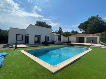 Gîte pour 4 personnes, avec terrasse ainsi que jardin et jacuzzi à Pouzols-Minervois