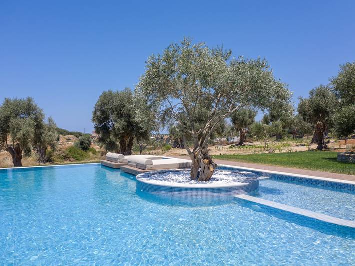 Holiday rental for 6 people, with pool and garden as well as balcony, child-friendly in Rethymnon
