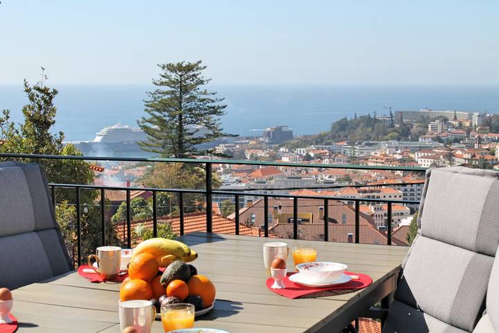 Villa pour 10 personnes, avec balcon et piscine ainsi que vue sur l’océan et jardin à Funchal - 3