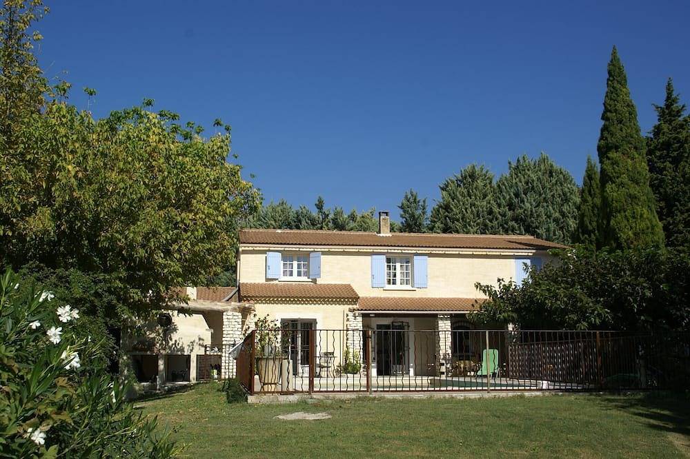 Holiday Home in Le Thor with Private Pool in Le Thor, Vaucluse