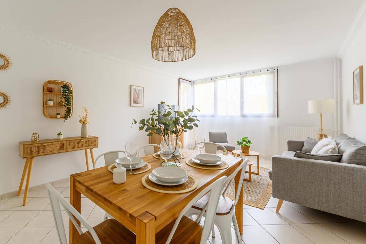Appartement entier, Three-Bedroom Apartment in Bobigny, Seine-Saint-Denis