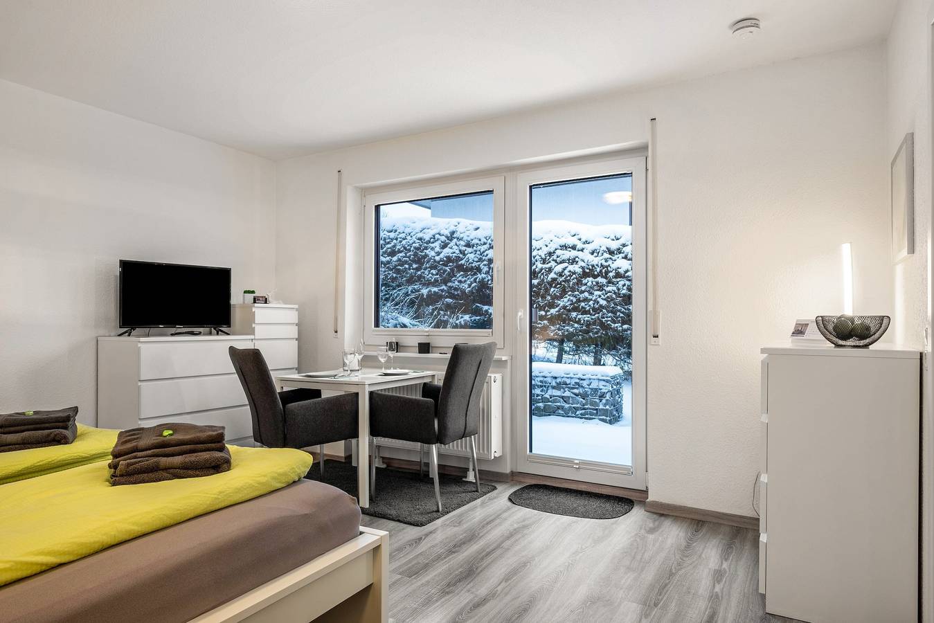 Ganzes Studio, Studio 'Schwarzwaldblick App 4 mit Pool' mit Bergblick, privater Terrasse und Wlan in Schönwald, Südschwarzwald