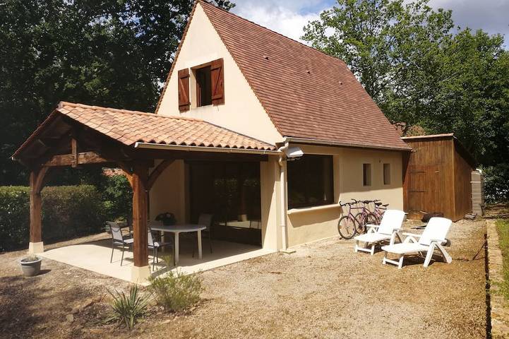 Location de vacances pour 4 personnes, avec terrasse et piscine à Groléjac