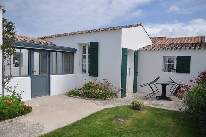Gîte pour 4 personnes, avec piscine ainsi que terrasse et jardin sur l' Île d'Oléron - 2
