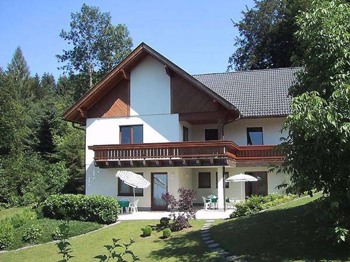 Ferienhaus für 2 Personen, mit Terrasse und Garten sowie Seeblick in Maria Wörth