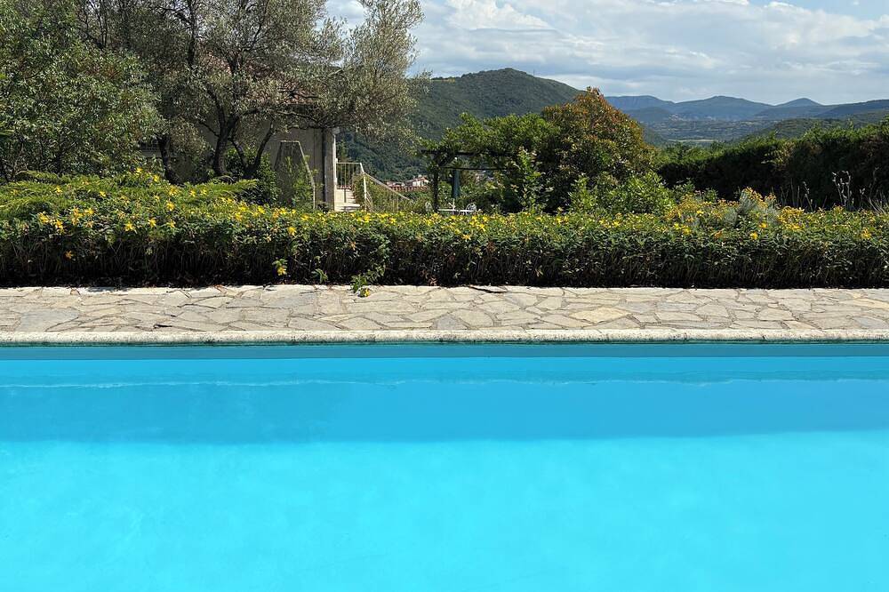 Villa with swimming pool in the hills above Lodève in Lodève, Región de Lodève