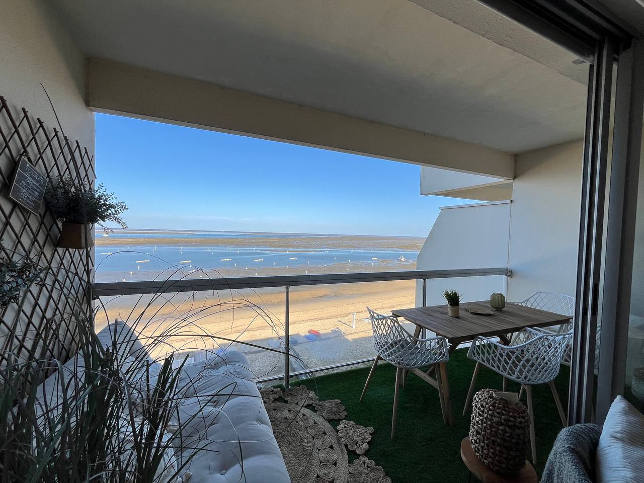 Entire apartment, Arcachon - 2-Bedroom Apartment with Terrace, Sea View and Parking in Arcachon, Arcachon region