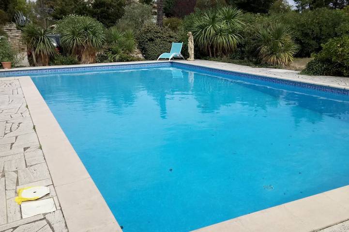 Gîte pour 2 personnes, avec jacuzzi et jardin ainsi que terrasse et piscine à Boutenac