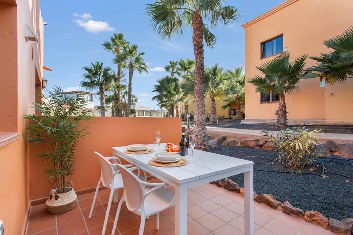 Ganze Wohnung, Ferienwohnung 'Casa Carina Corralejo' mit privater Terrasse und Wi-Fi in Oasis Tamarindo, La Oliva