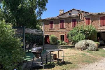 Maison d’hôte pour 8 personnes, avec piscine et jardin à Rabastens