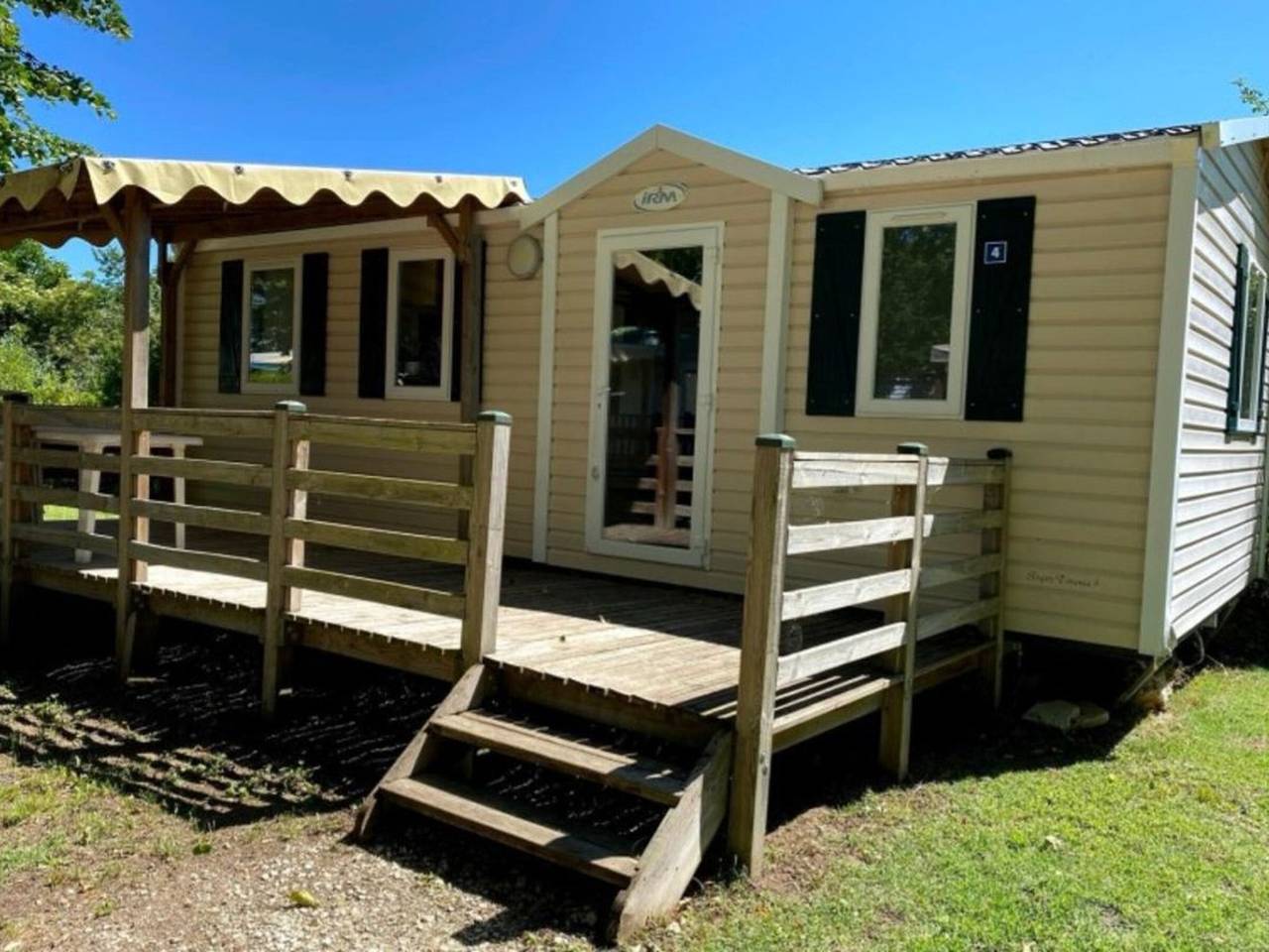 Camping pour 6 Personnes dans Athée, Région de Dijon