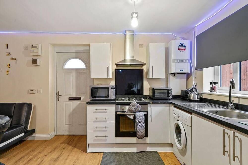 Entire apartment, New Luxury one bedroom apartment close to The Luton Mall, Luton Central Library. in Luton, Chiltern Hills