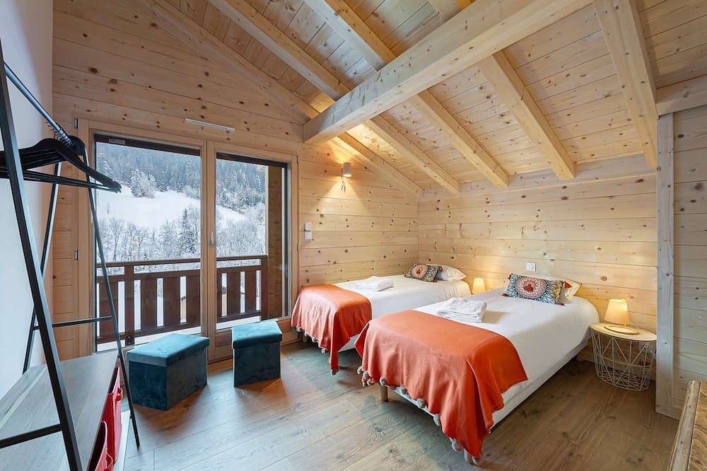 Modern chalet for 10 people in Abondance, warm and discreet in Abondance, Les Portes du Soleil