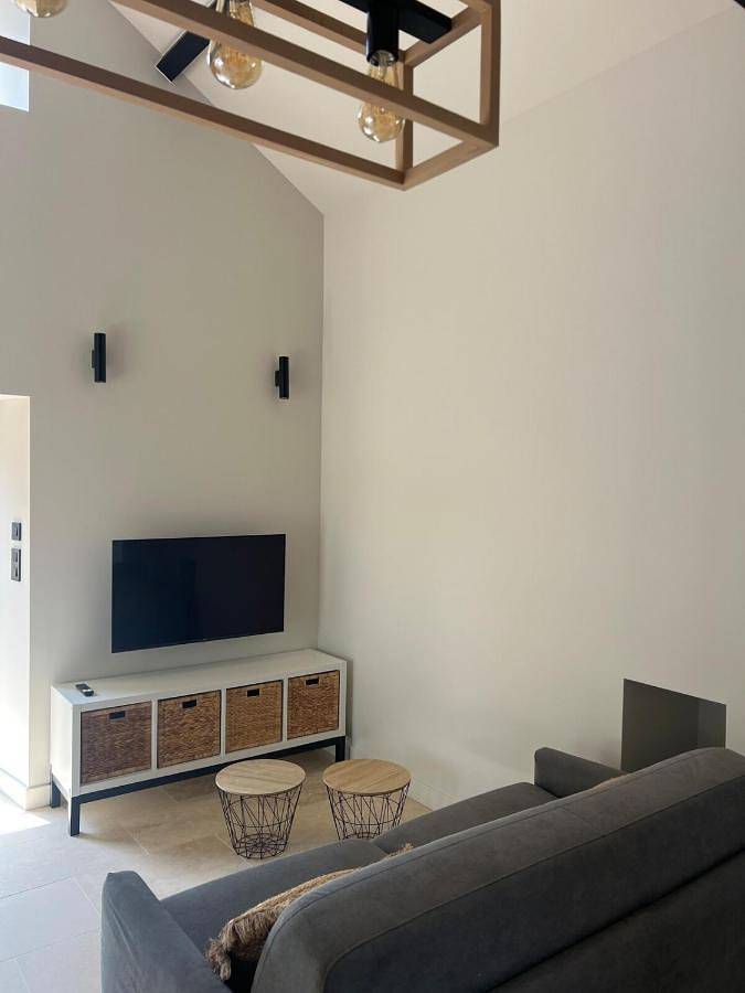 Location de vacances pour 4 personnes, avec vue ainsi que piscine et jardin à Saint-Rome-de-Cernon - 3