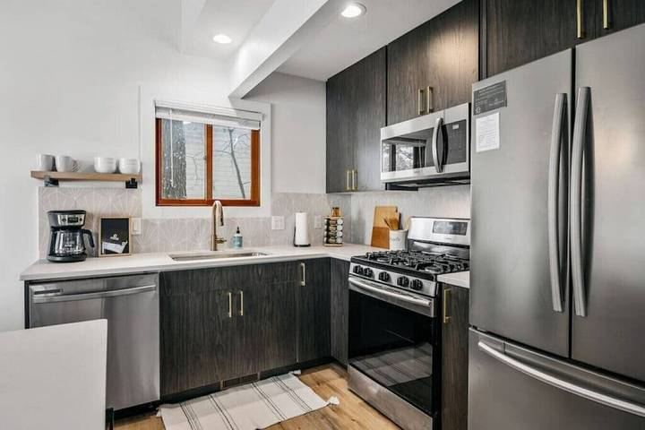 Vacation rental for 12 people, with terrace and hot tub as well as yard in Traverse City