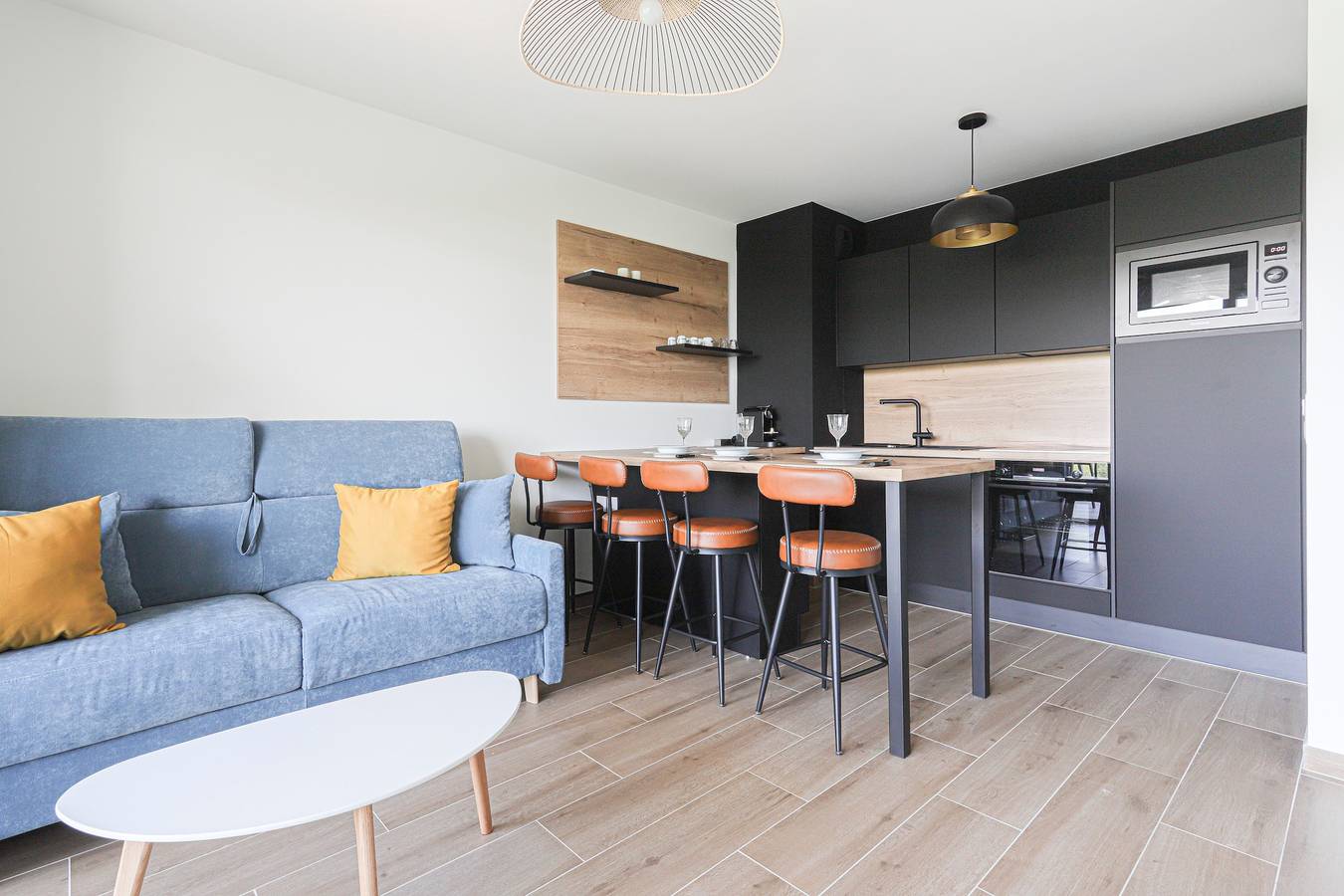 Ganze Wohnung, Ferienwohnung für 4 Personen mit Balkon in Saint-Laurent-du-Var, Cannes und Umgebung