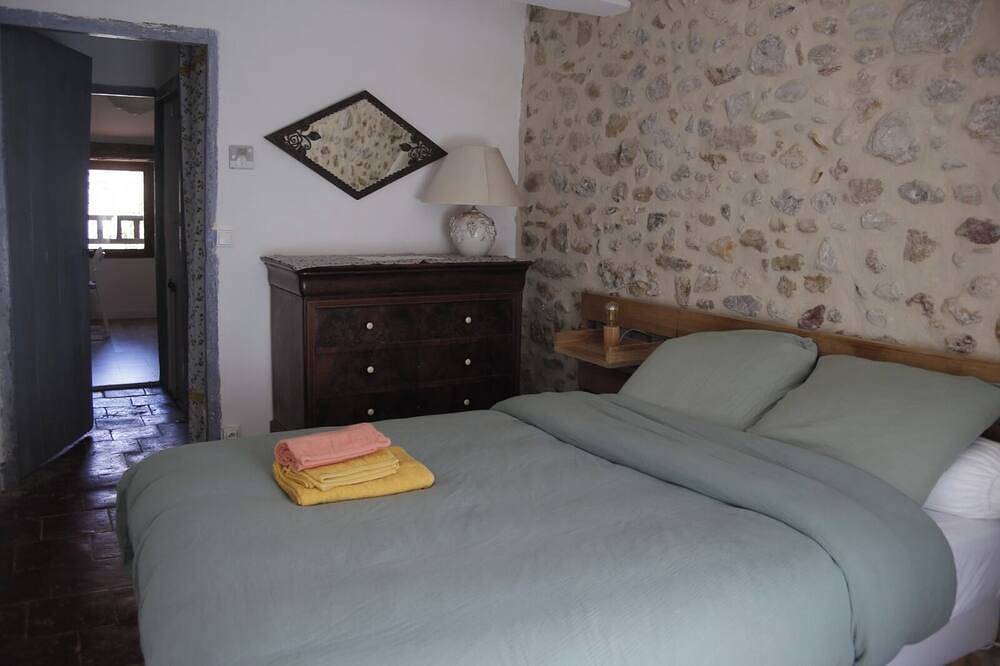 La Maison de Célestine, au coeur des Corbières, dans un village vigneron. in Luc-sur-Orbieu, Côte méditerranéenne (France)