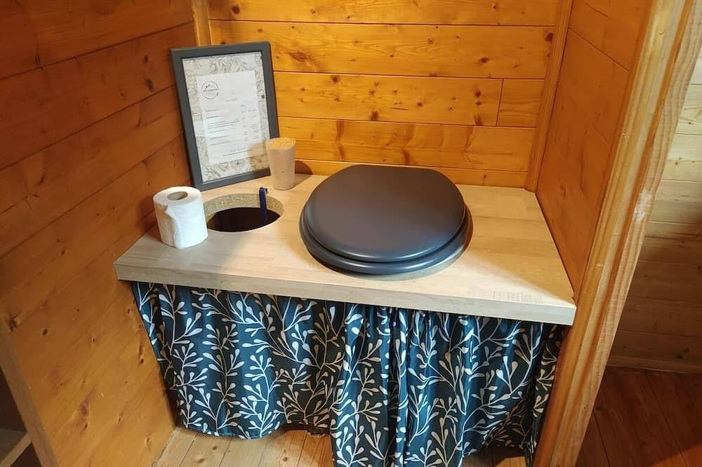 Nature getaway in a Tiny House at 4 km Beach in Les Moitiers-d'Allonne, Côte de la Déroute