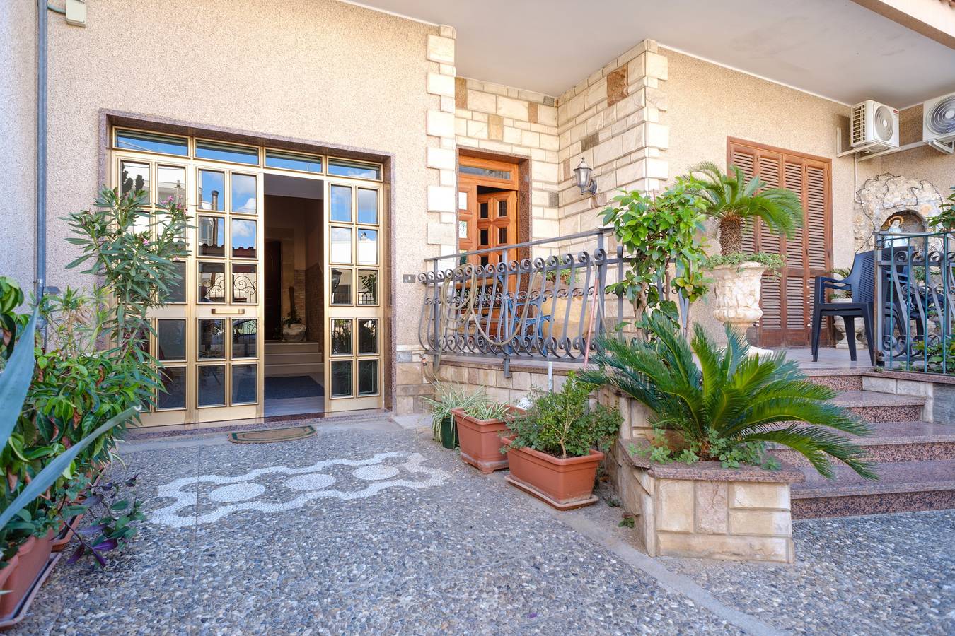 Casa vacanze pet-friendly "Villa Chanel" con piscina e terrazze in Monteroni di Lecce, Provincia di Lecce