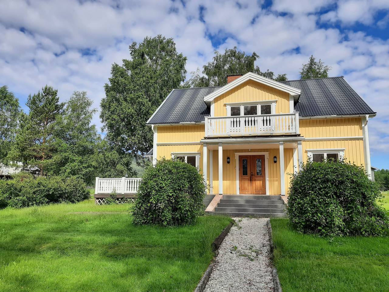 Hus för 8 Personer, med trädgård samt bubbelpool och balkong