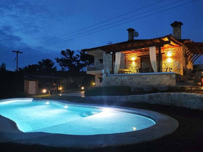 Ferienhaus für 14 Personen, mit Terrasse und Garten sowie Pool in Chalkidiki