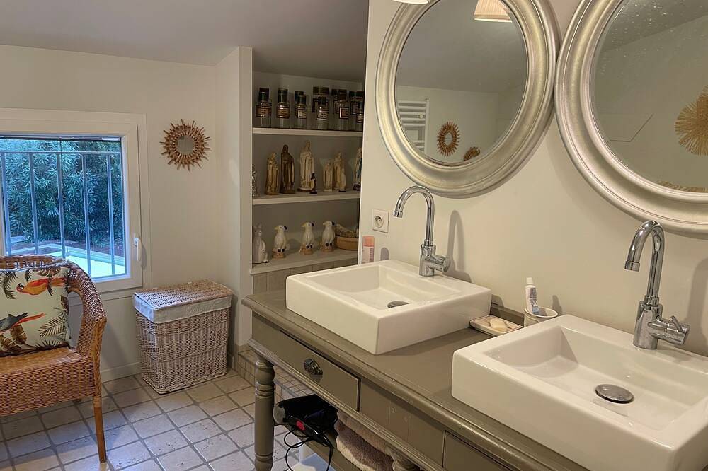 Charming house in the heart of the village of Fontvieille in Provence in Fontvieille, Arles region