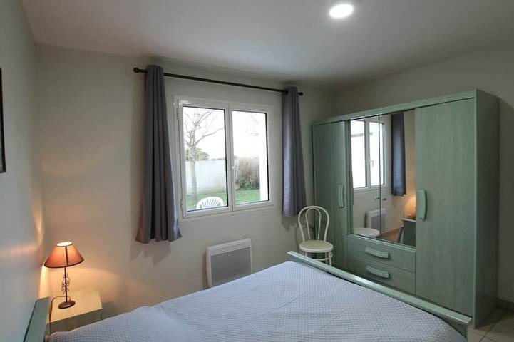 Gîte pour 8 personnes, avec jardin à Surtainville - 3