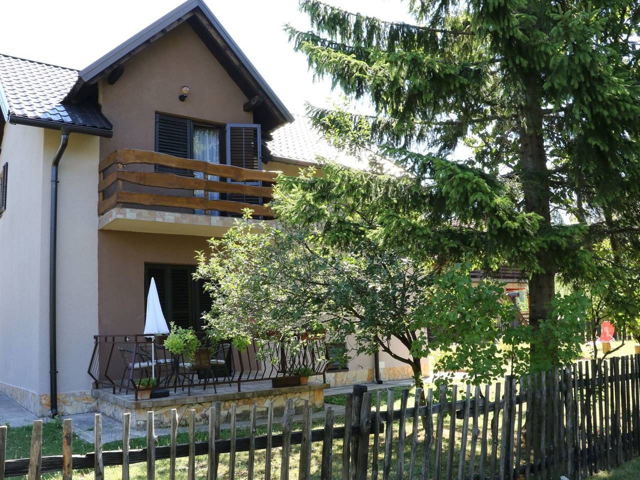 Mit Garten, Grill und Terrasse in Rudanovac, Plitvicemeren
