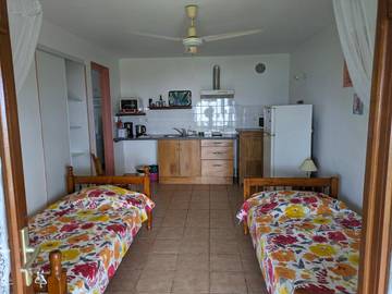 Gîte pour 2 personnes, avec terrasse et vue dans Plage Leroux