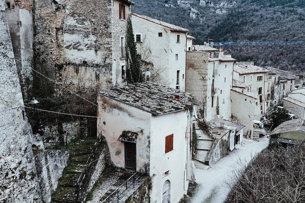 Appartamento intero, Dai Nonni Vacation Home | Tra Gran Sasso e Rocca Calascio in Acciano, Parco Naturale Regionale Sirente-Velino