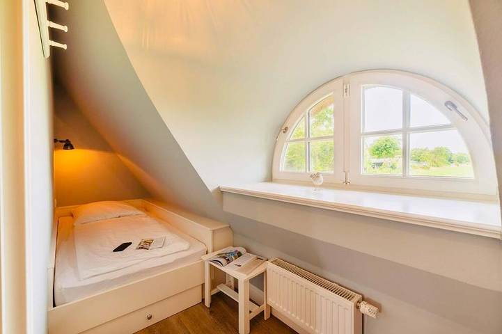 Seesucht Föhr - Reethaushälfte mit Terrasse, Garten & Sauna - Seesucht-Föhr - in Nordfriesische Inseln (Schleswig-Holstein) (Schleswig-Holstein), Utersum