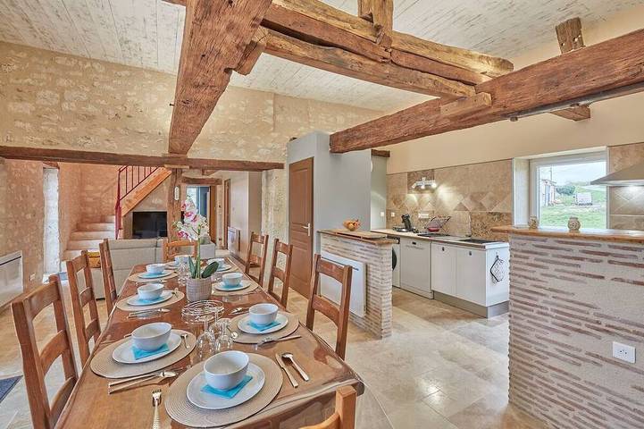 Location de vacances pour 8 personnes, avec jardin à Saint-Aubin-de-Cadelech