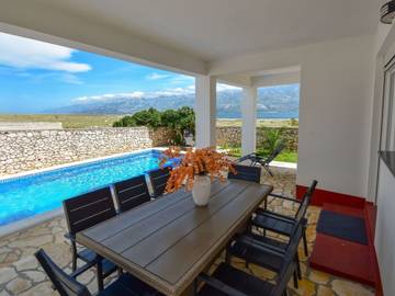 Ferienhaus für 10 Personen, mit Garten in Razanac