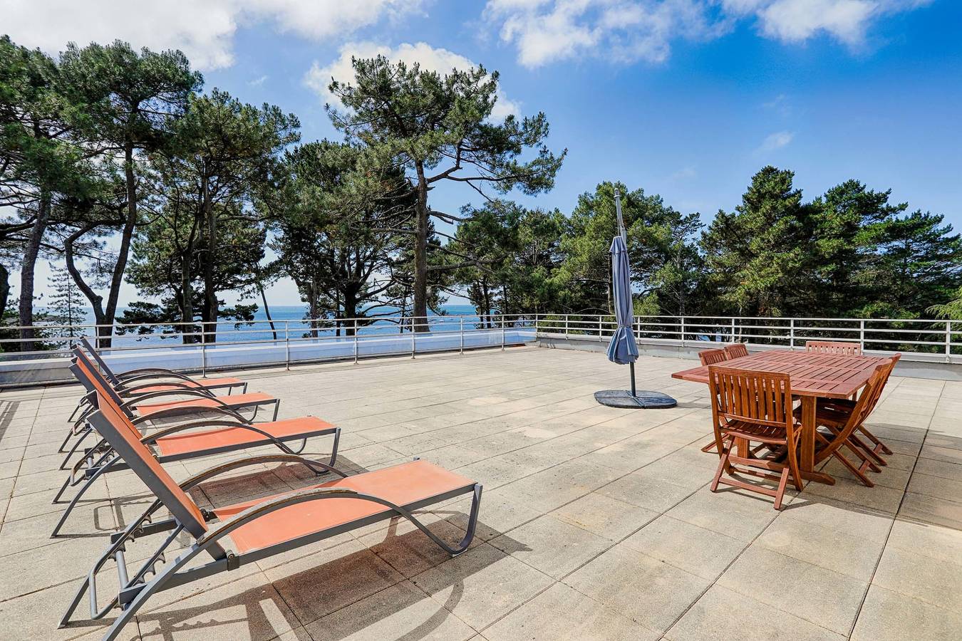 Entire apartment, Spacious T4 with Wifi on the seafront in Saint-Philibert, Côte des Mégalithes