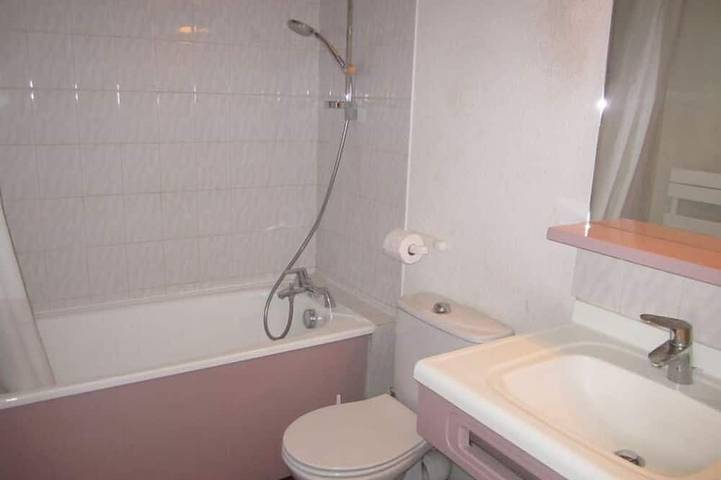 Gîte pour 4 personnes, avec balcon dans Casino De Brides Les Bains - 3