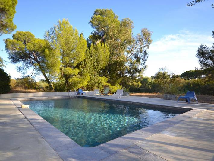 Ferienwohnung für 6 Personen, mit Garten und Pool sowie Ausblick in Mèze
