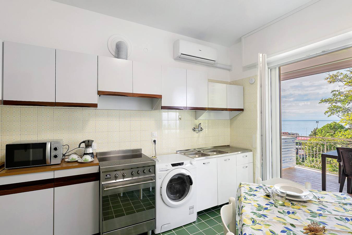 Ferienhaus 'Casa Alizia' mit Meerblick, Wlan und Klimaanlage in Ospedaletti, Ospedaletti Gemeinde