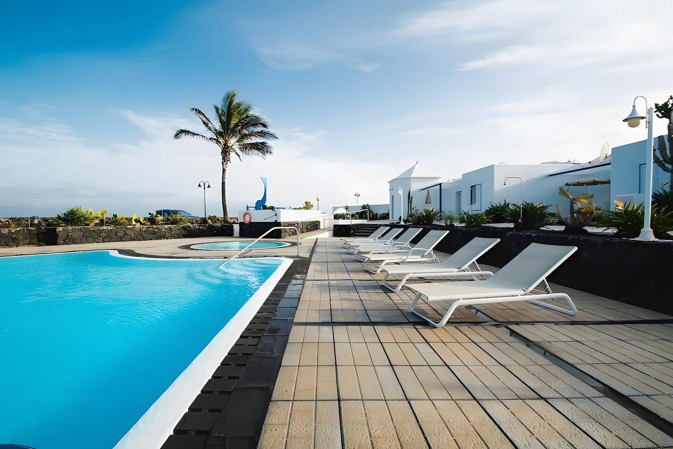 Casa Vacacional 'Caleta Campos Bungalows' con Vista al Mar, Piscina Compartida y Wi-Fi in Punta de las Mujeres, Haría