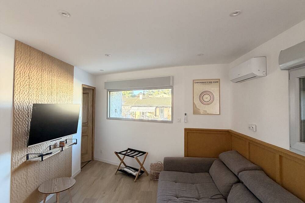 Entire apartment, Studio-Suite-Ensuite with Shower in Saint-Paul-Trois-Châteaux, Nyons region