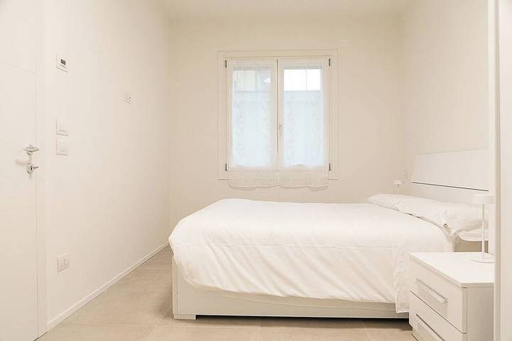 Entire apartment, [Ca' Borsa III] - Modern suite in the city center in Treviso, Treviso Province