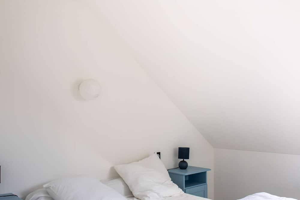 Entire apartment, 211 - Beautiful renovated 2-bedroom apartment in Plurien near the beach in Plurien, Côte d’Émeraude