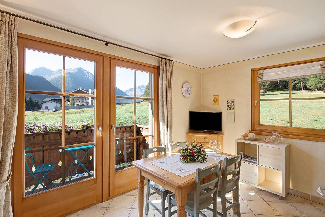 Ganze Wohnung, Ferienwohnung 'Sole Chalet Martina' mit Bergblick, Garten und Wlan in Livigno, Veltlin