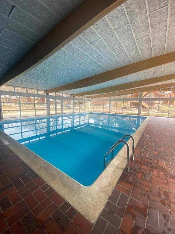 Gîte pour 8 personnes, avec jardin ainsi que piscine et vue, animaux acceptés à Saint-Laurent-en-Grandvaux - 2