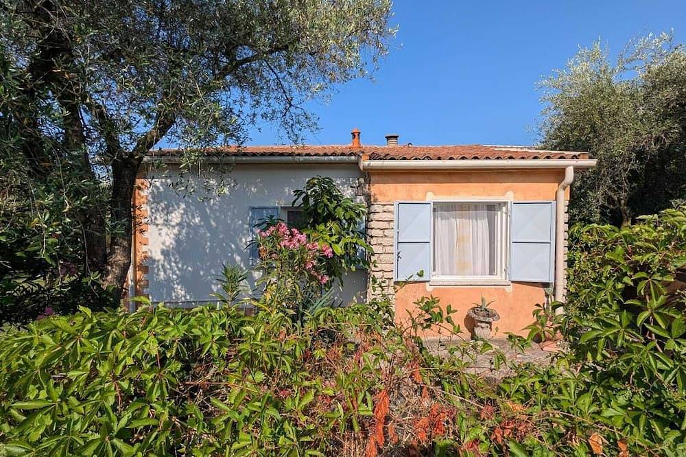 Stilv. Haus mit gr. Garten in See-/Ortsnähe: Die Family-Oase f. gr/kl 2/4-Beiner in Bardolino, Gardasee-Berge