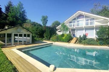 Cottage pour 8 personnes, avec balcon et sauna ainsi que jacuzzi et jardin, animaux acceptés à Rumilly
